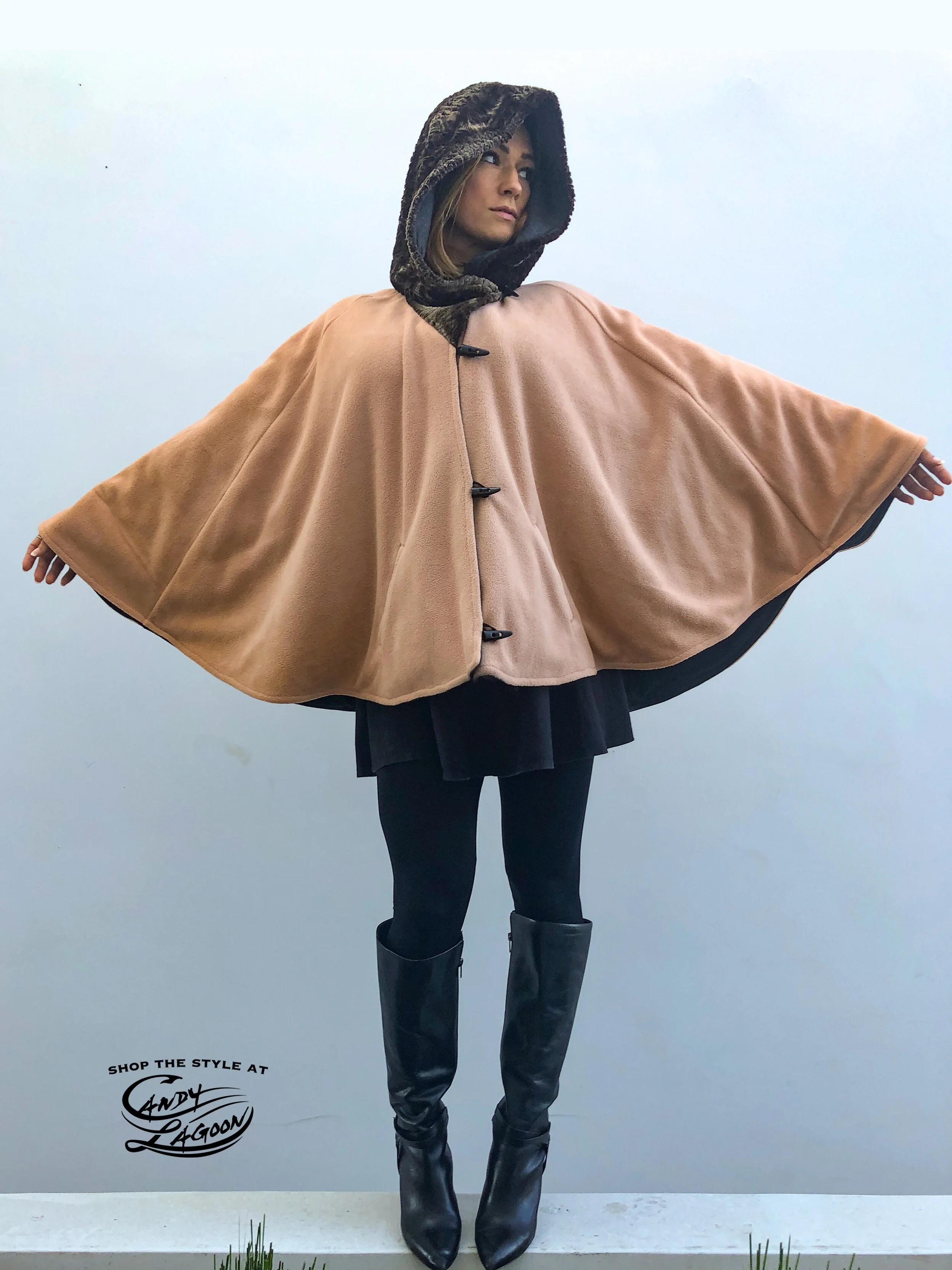 セオリー☆ NEW DIVIDE LUXEポンチョコート未使用キャメル Cozy Cabin Jacket - Camel with Persian Lamb Hood — Candy Lagoon